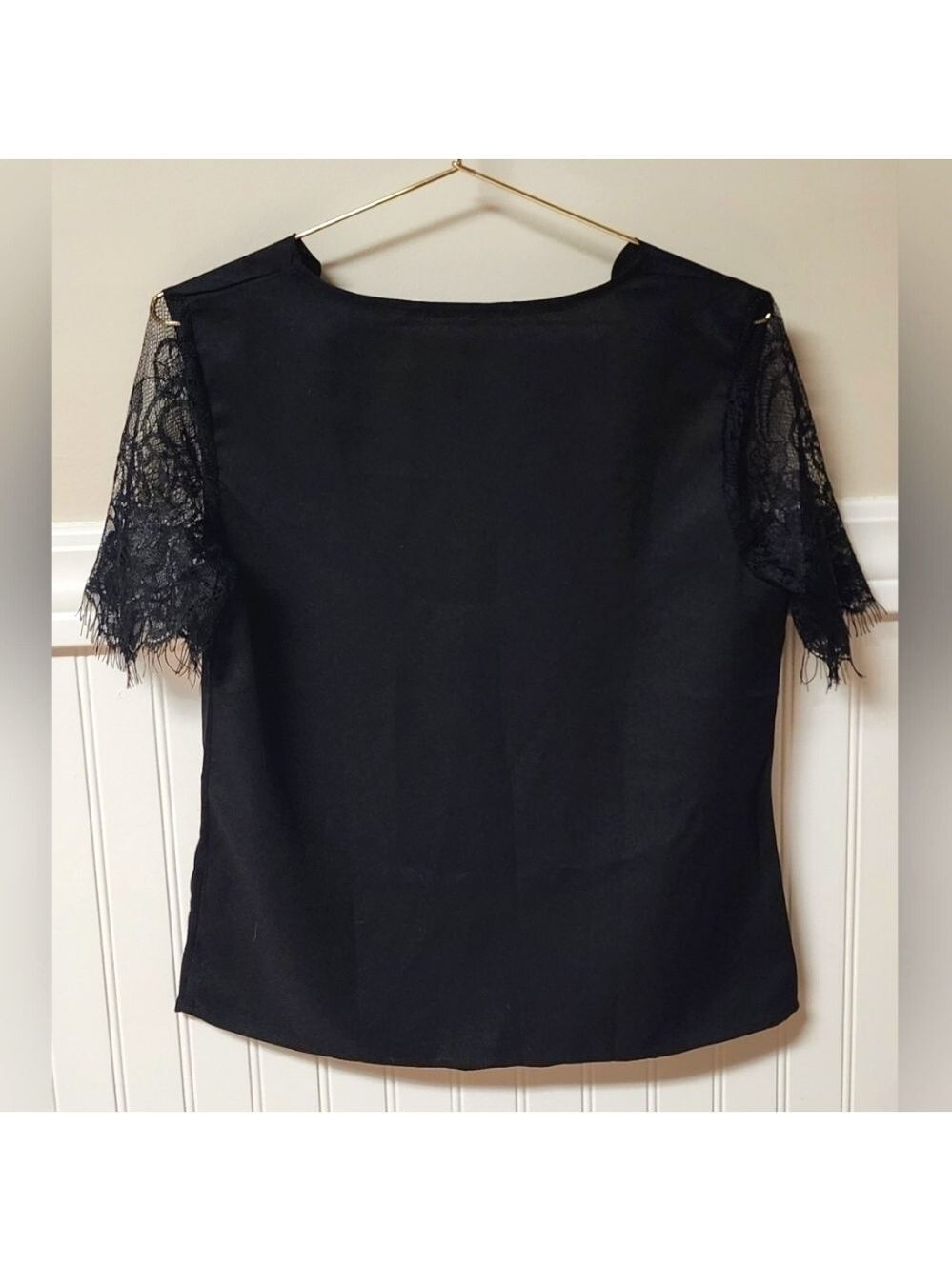 Scallop V-neck Lace Sleeve Black Top Small - New Without Tags - Picture 3 of 8